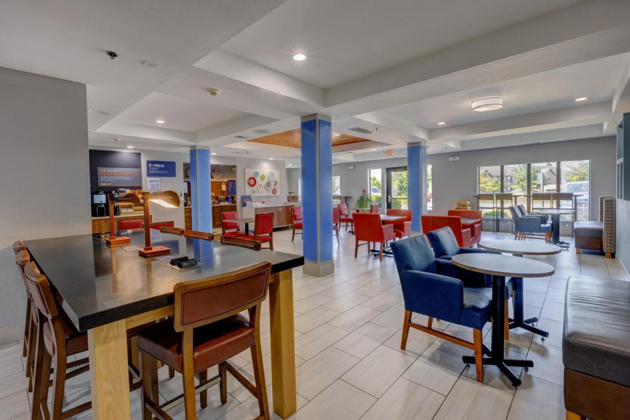 Holiday Inn Express Hotel & Suites Shelbyville By Ihg Ngoại thất bức ảnh