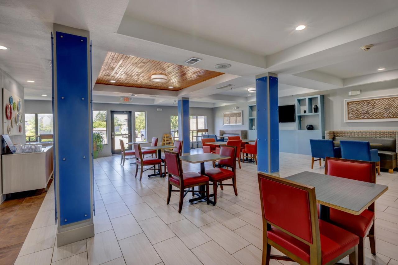Holiday Inn Express Hotel & Suites Shelbyville By Ihg Ngoại thất bức ảnh