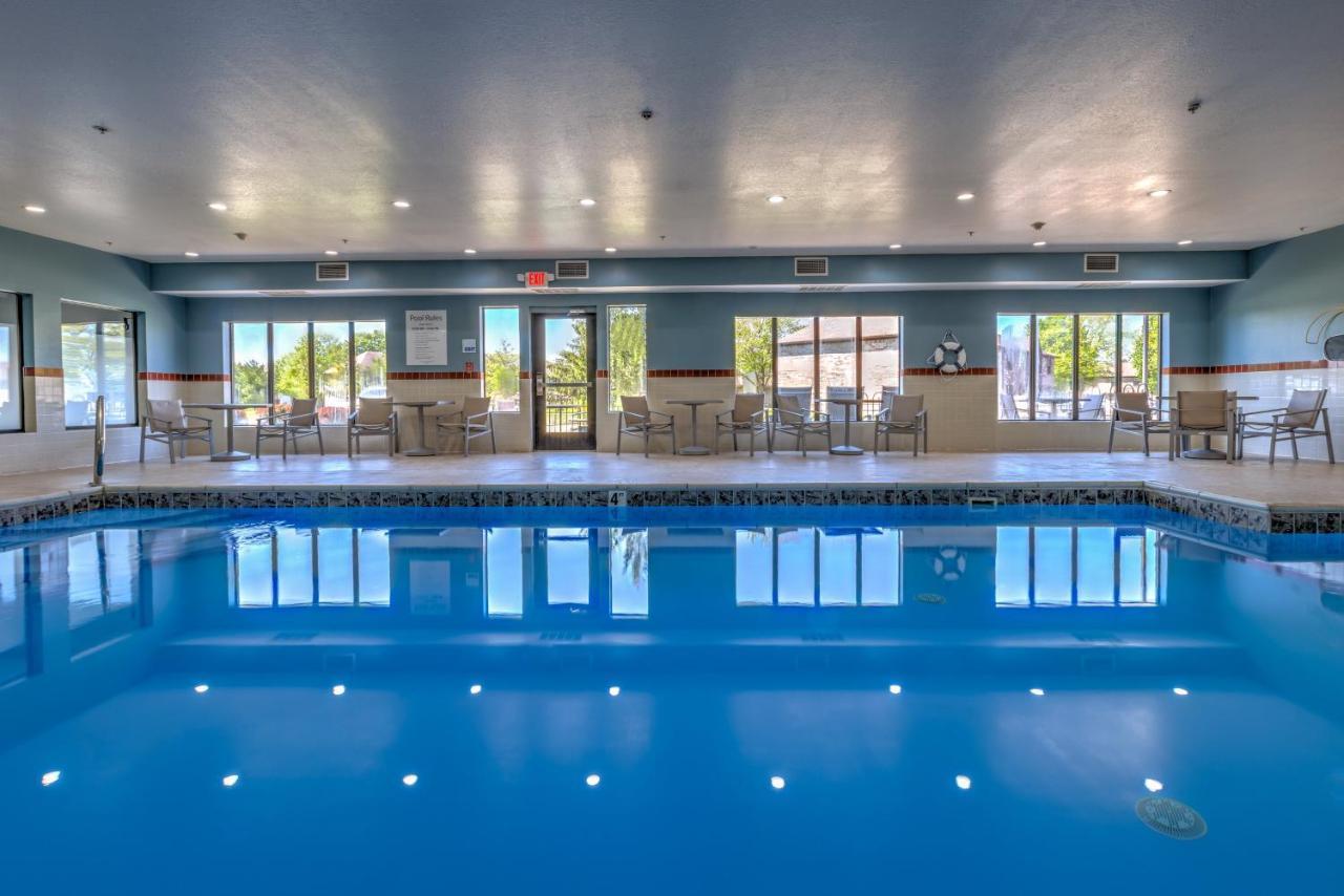 Holiday Inn Express Hotel & Suites Shelbyville By Ihg Ngoại thất bức ảnh
