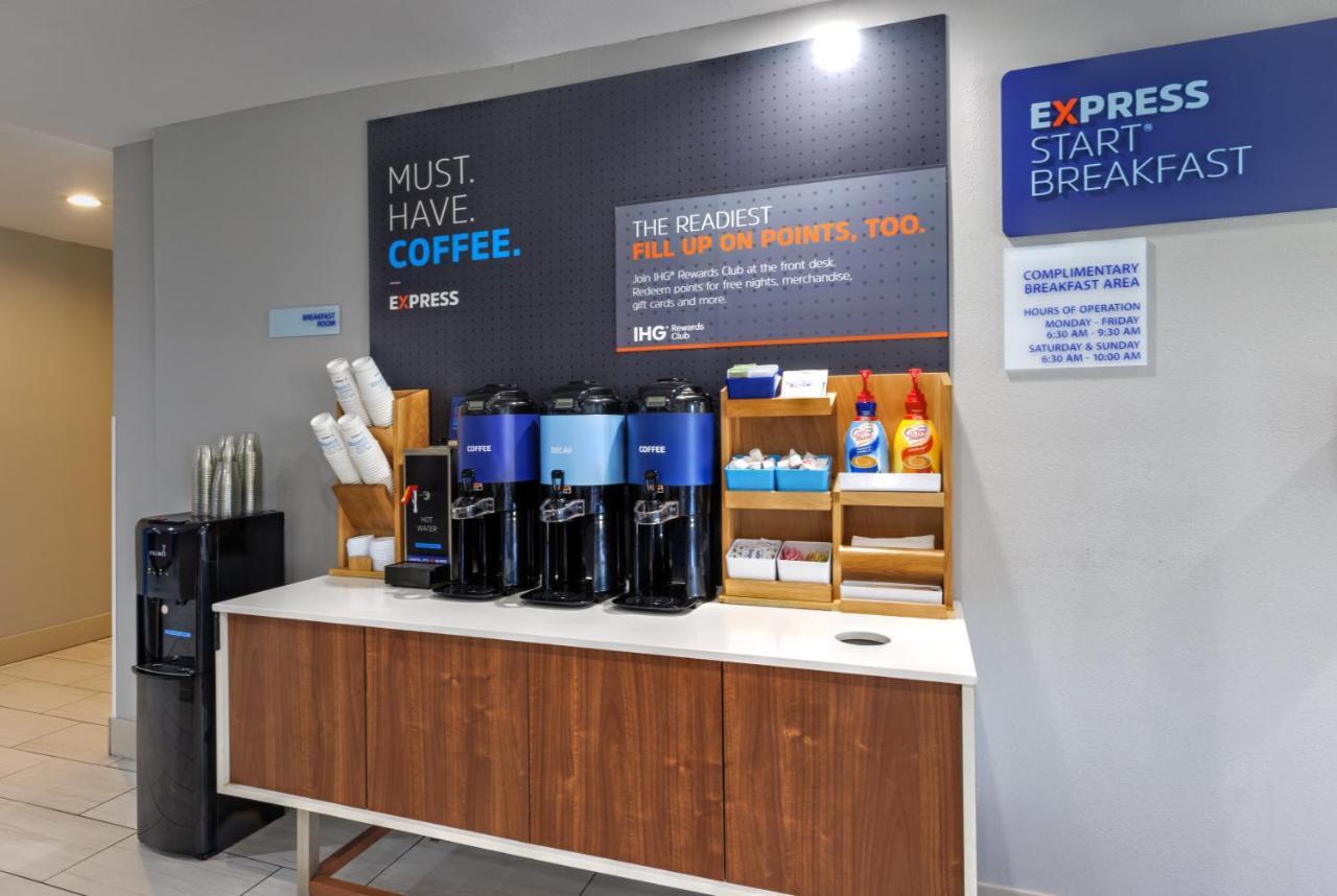Holiday Inn Express Hotel & Suites Shelbyville By Ihg Ngoại thất bức ảnh