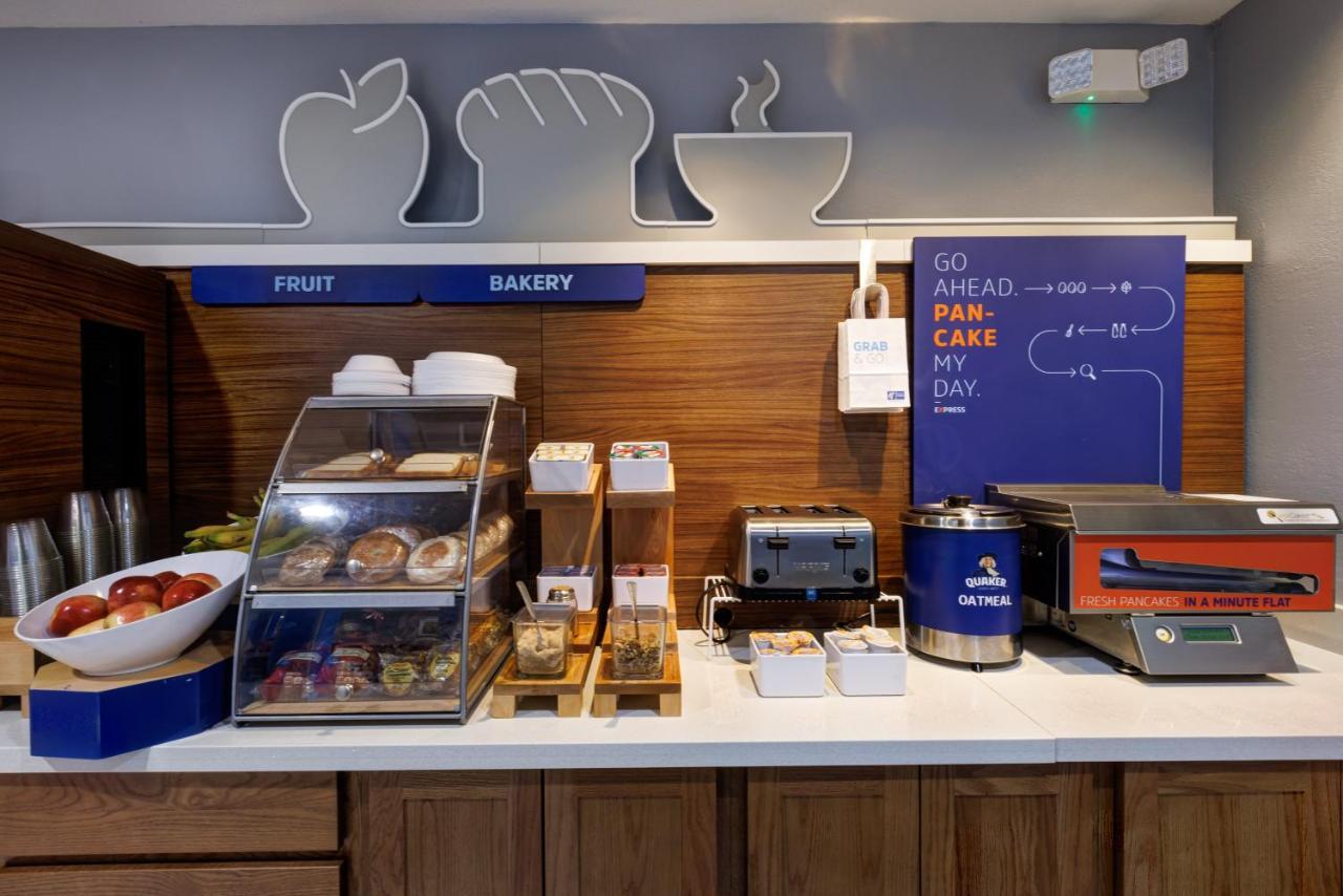 Holiday Inn Express Hotel & Suites Shelbyville By Ihg Ngoại thất bức ảnh